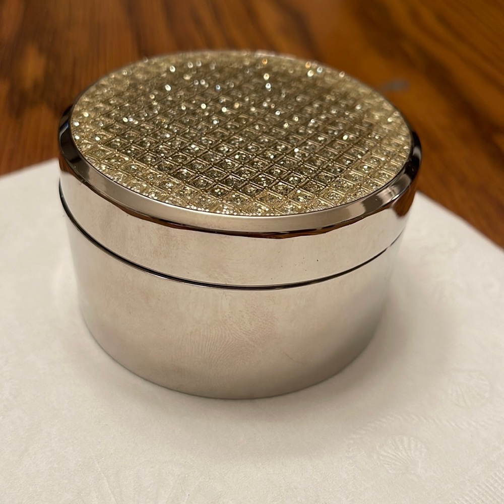 Sheridan Glitter Galore Round Box. New in box